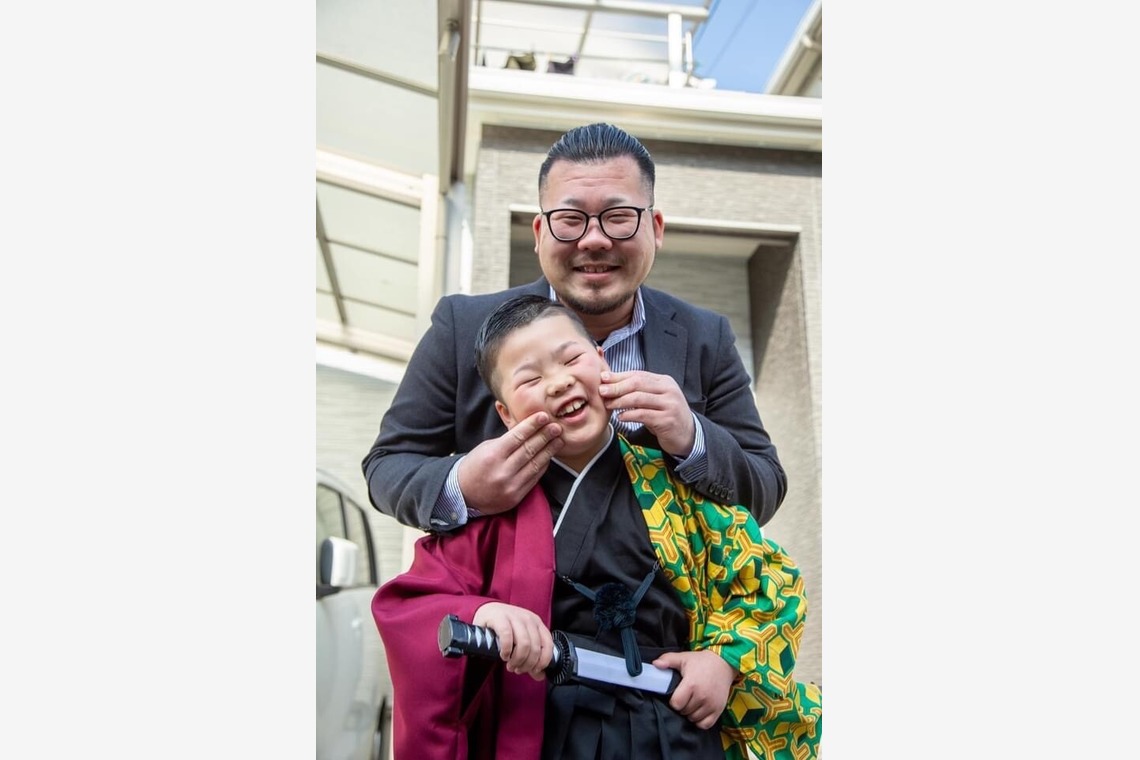 中井企画が出張撮影した家族写真(キッズ,ベビーフォト)などが写った「お宮参り/ご自宅での家族写真」の家族写真