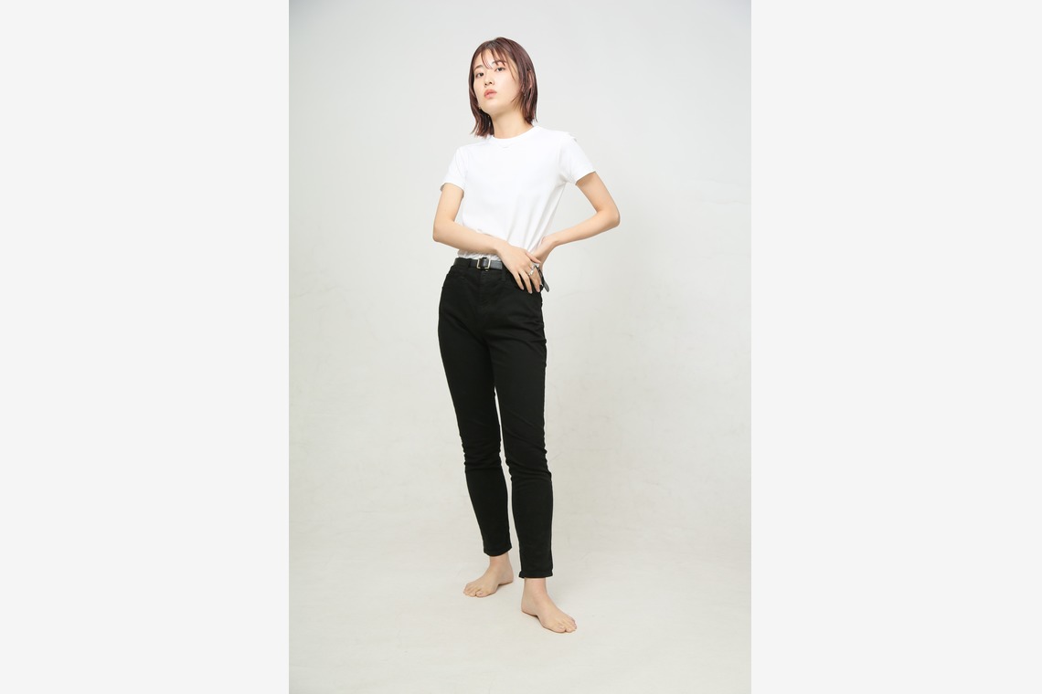 土門巧が撮影した写真のアルバム「宣材ポートレート」