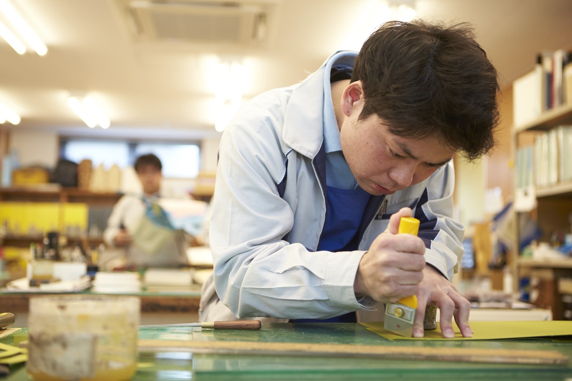 岩瀬泰治が撮影した写真のアルバム「職場取材」