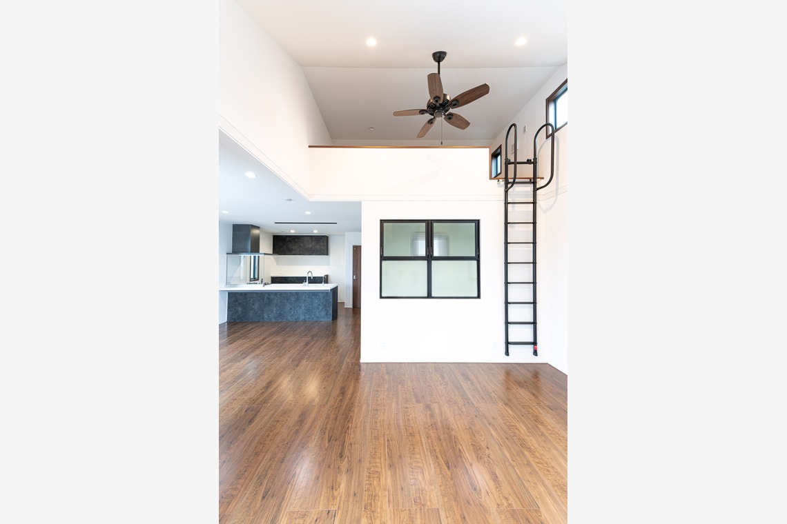 小倉里奈が撮影した写真のアルバム「建築/竣工」