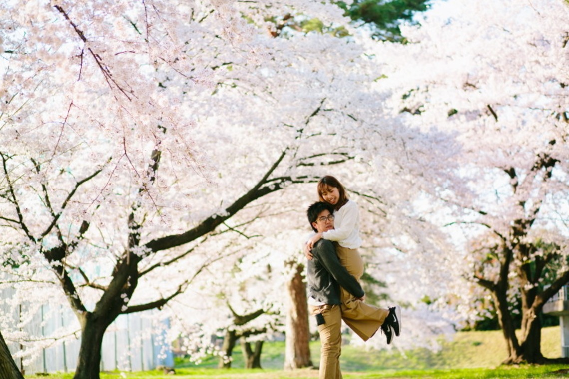 タカラモノ.foto　群馬の出張撮影カメラマンが撮影した「桜エンゲージメントフォト at　群馬県前橋市」の写真