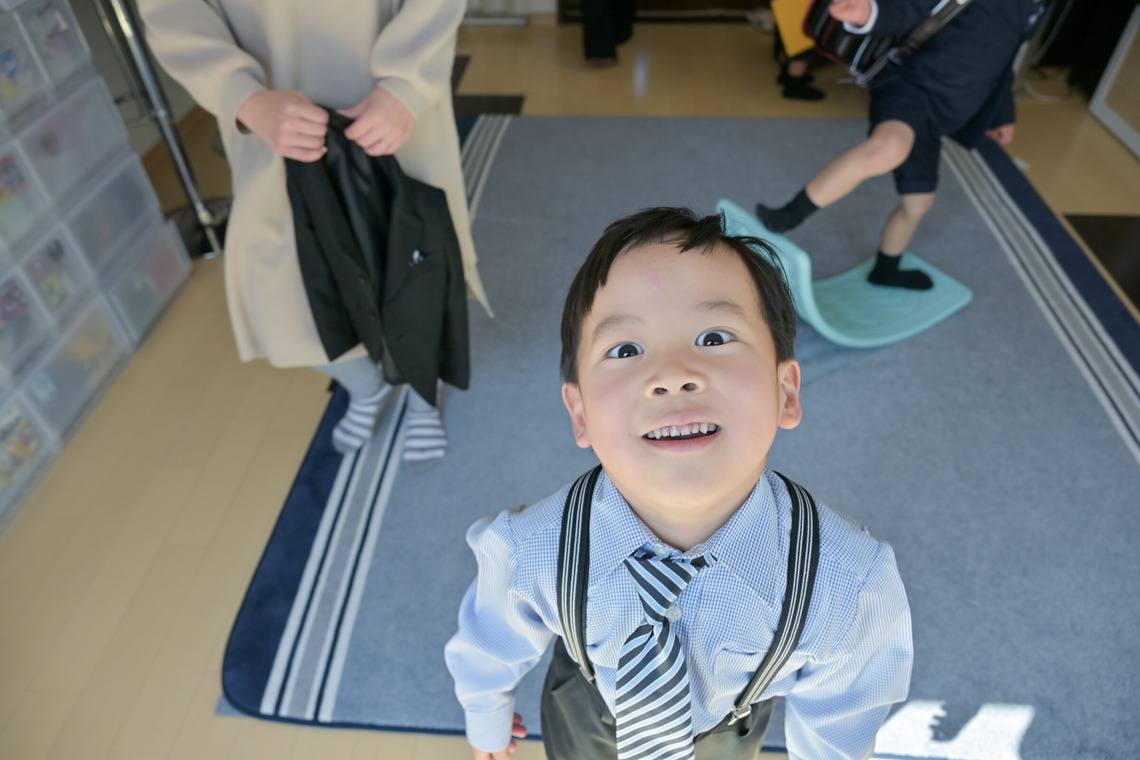 寫樂斎が出張撮影した家族写真(キッズ,ベビーフォト)などが写った「卒園・入学記念（三家族）」の家族写真