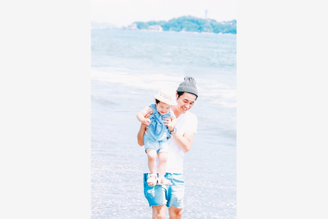 出張撮影HUG TIMEが撮影した写真のアルバム「家族写真〜湘南の海にて〜」