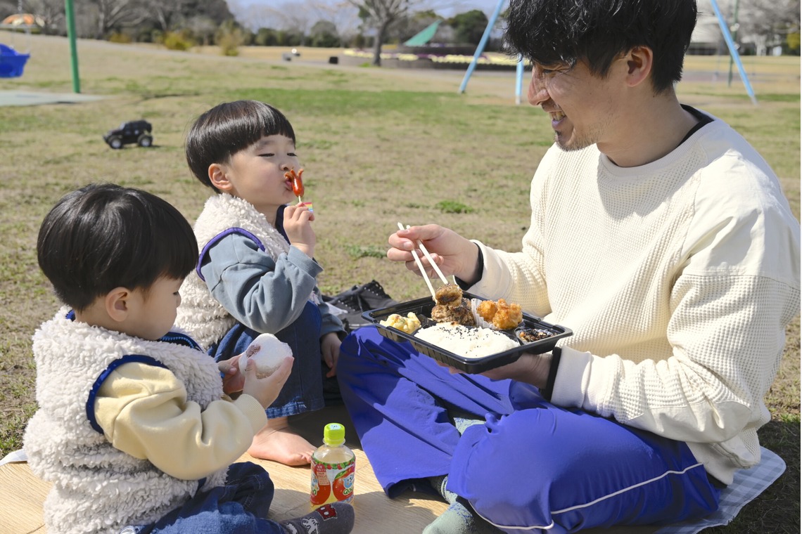 小野和也が撮影した写真のアルバム「家族みんなでピクニック」