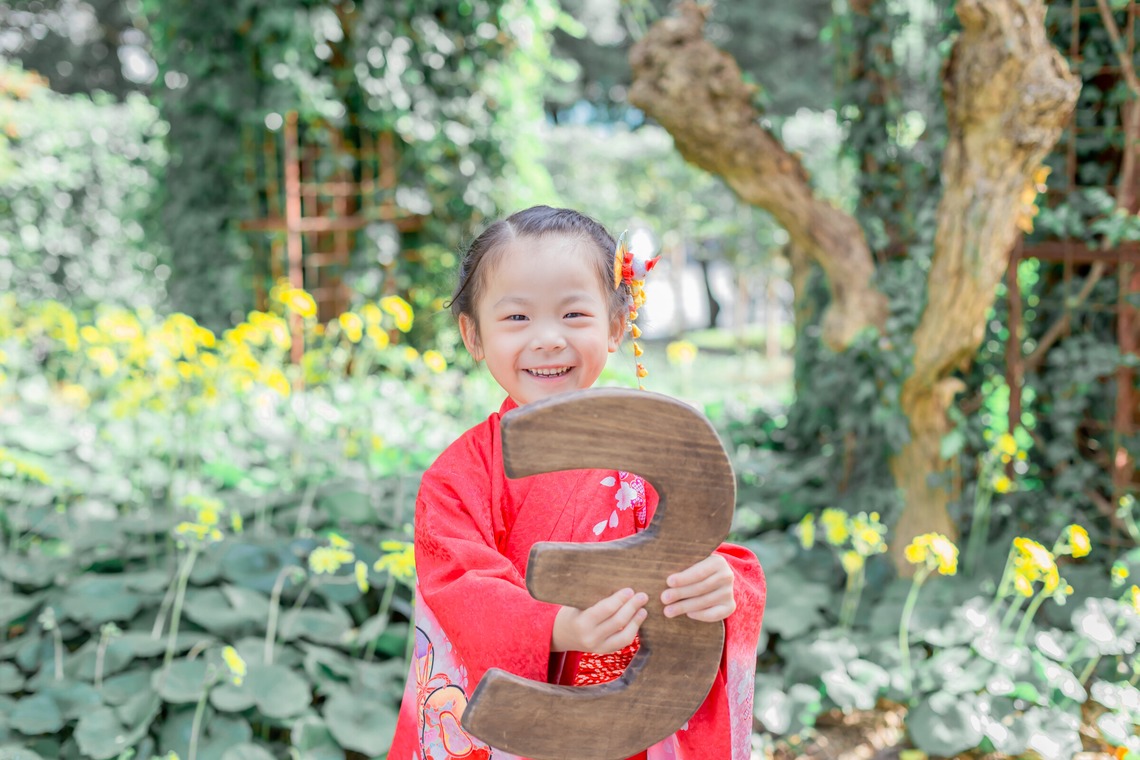 尾崎光が撮影した写真のアルバム「七五三フォト/3P」