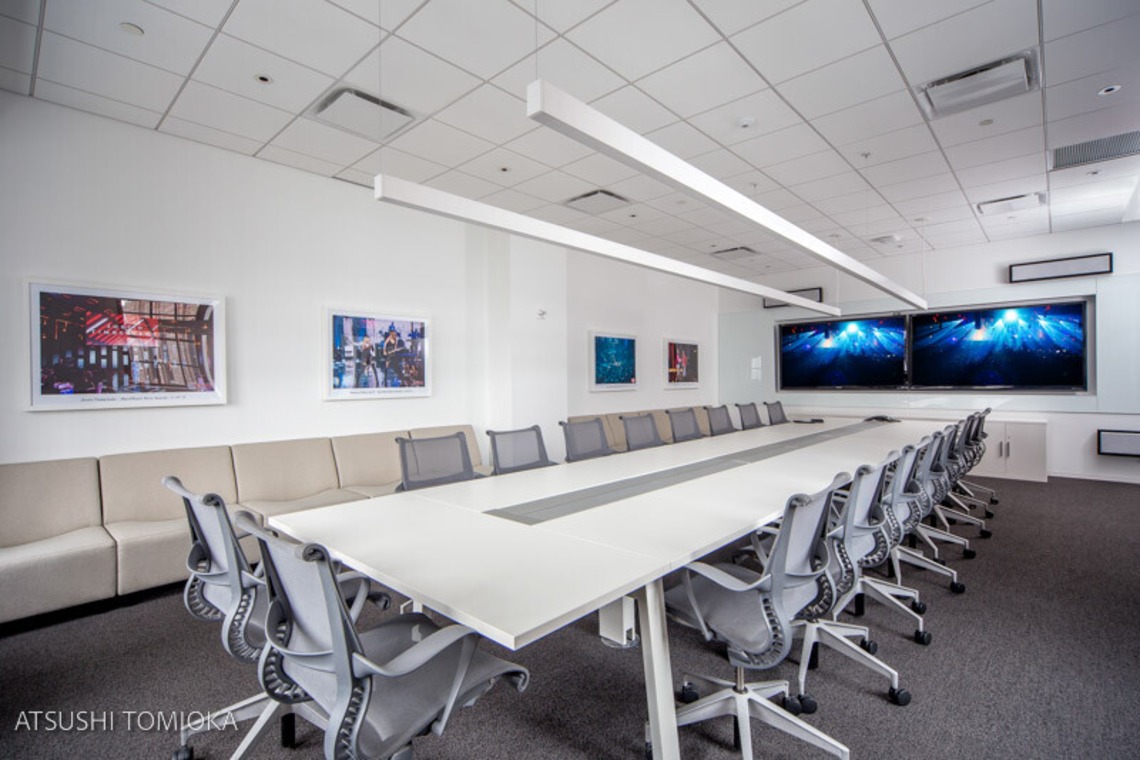 富岡敦が撮影した「ニューヨーク　ラジオ局　撮影」の写真