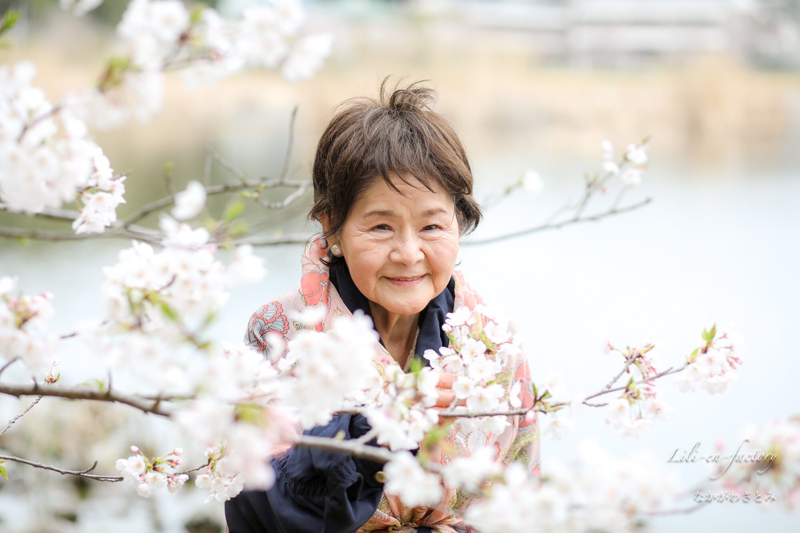 なかがわさとみが出張撮影した家族写真(キッズ,ベビーフォト)などが写った「桜と親子で記念撮影」の家族写真