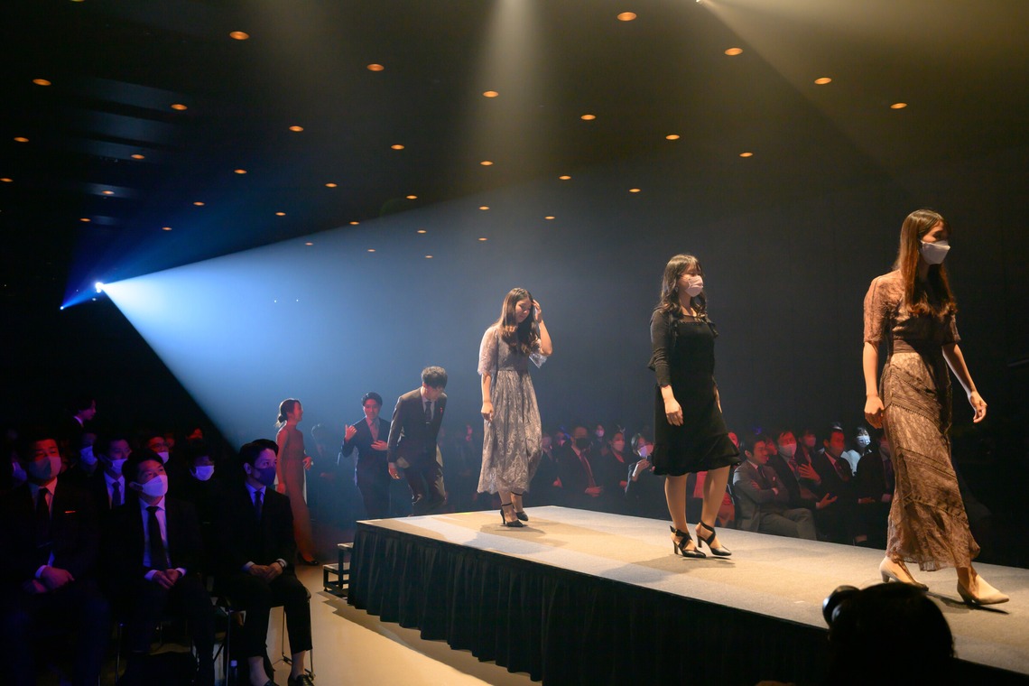 上野貢希が撮影した「企業総会写真撮影」の写真