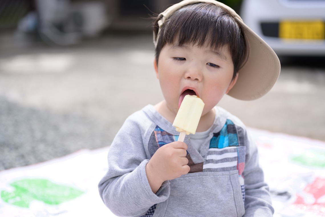 大塚由充が撮影した「屋外バーベキューで楽しむ子供たち風景」の写真