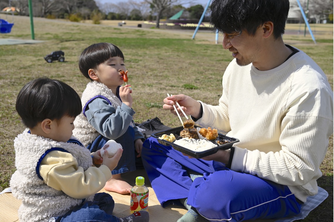 小野和也が撮影した写真のアルバム「家族みんなでピクニック」