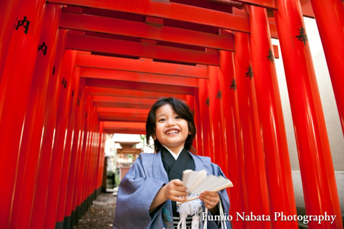 名畑文巨写真事務所が出張撮影した家族写真(キッズ,ベビーフォト)などが写った「出張撮影七五三・お宮詣り」の家族写真