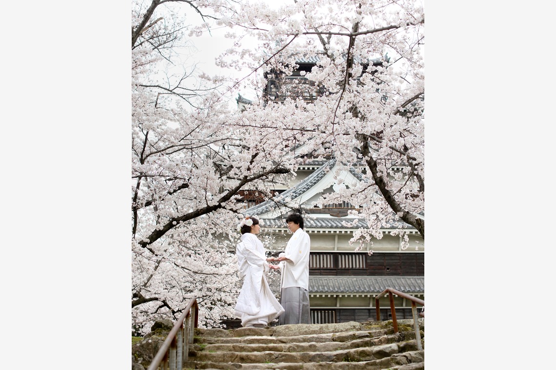KIKIウェディングが撮影した「サクラとお城と打ち掛け」の写真