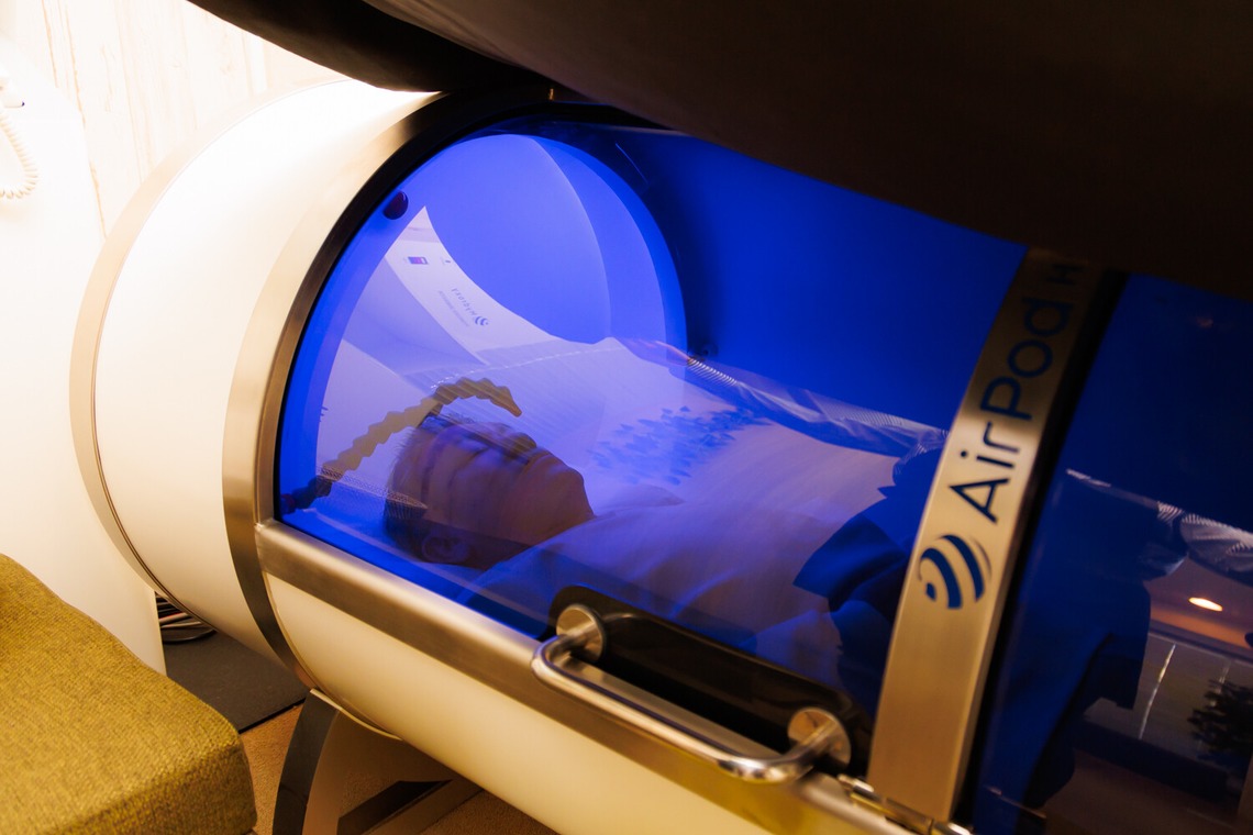 Yusuke Usuiが撮影した「水素カプセル MOPI 内観・人物撮影」の写真