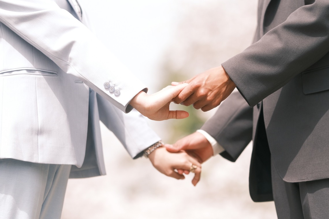 Photo of Couple photo in Kyoto with cherry blossoms in full bloom taken by Kanae Suzuki