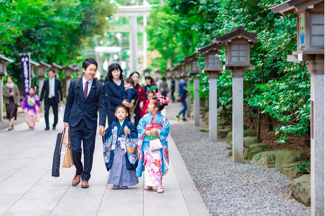 サキヤマ リエが撮影した「7歳女の子と5歳男の子・主役が二人の七五三＠寒川神社」の写真