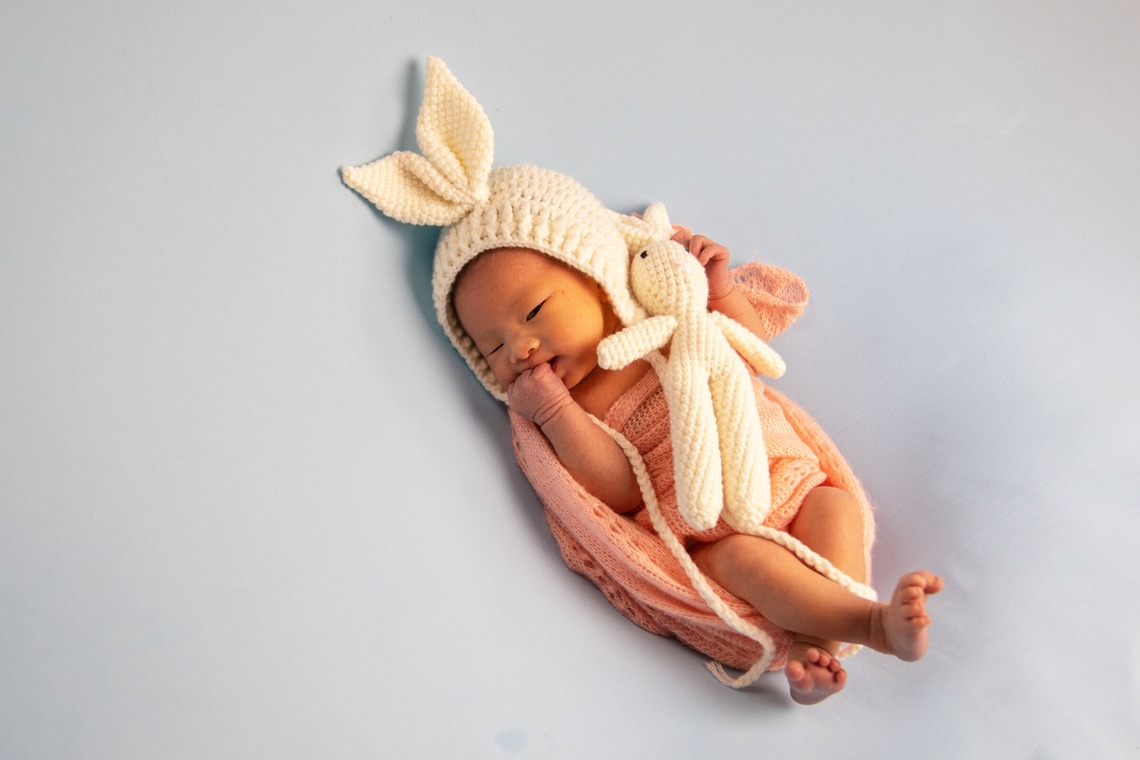 岩坪眞一郎が撮影した「ニューボーンフォト」の写真