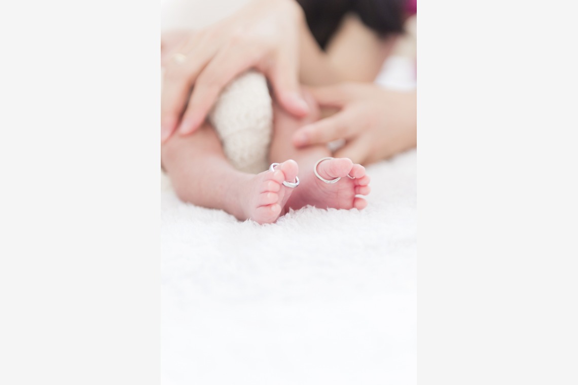 24to Produceが出張撮影した家族写真(キッズ,ベビーフォト)などが写った「ニューボーンフォト」の家族写真