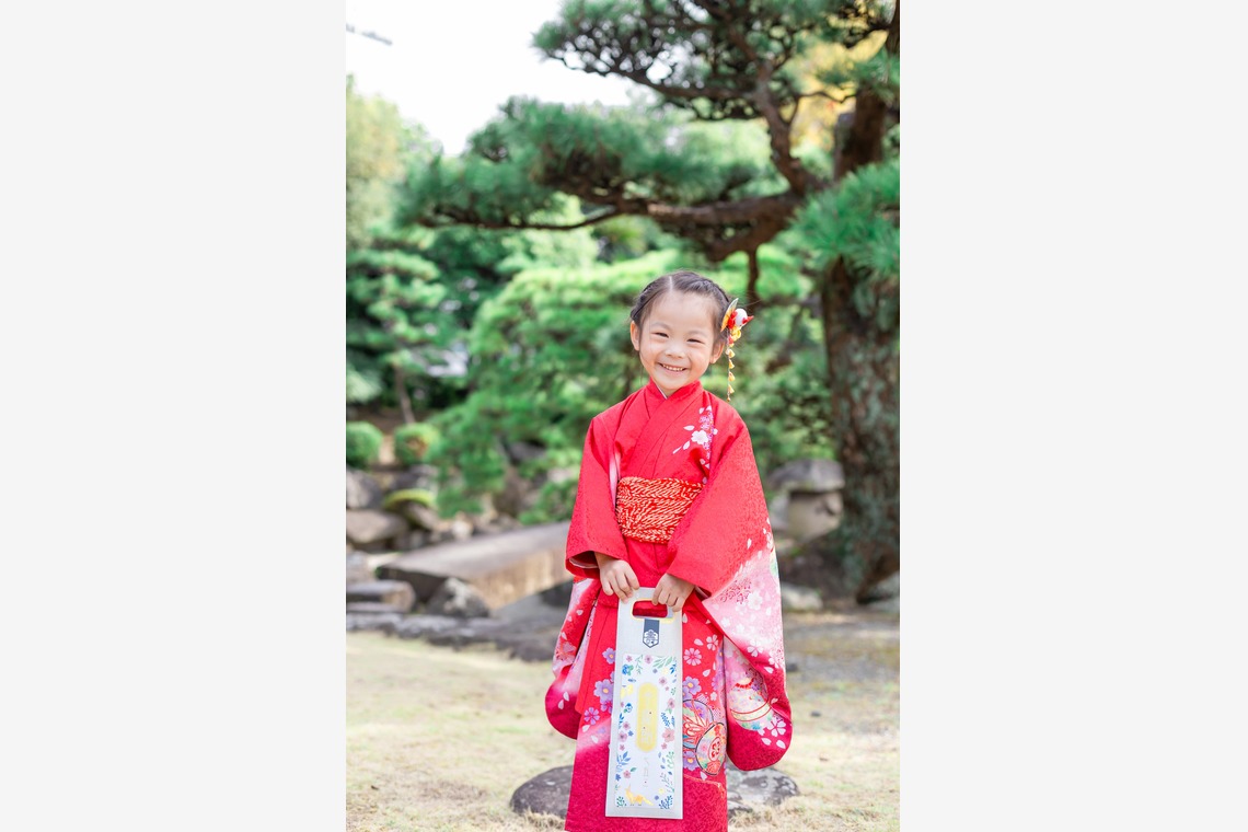 尾崎光が撮影した写真のアルバム「七五三フォト/3P」