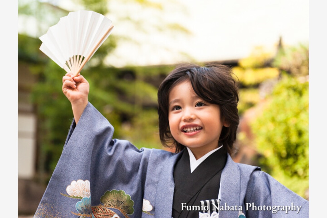 名畑文巨写真事務所が出張撮影した家族写真(キッズ,ベビーフォト)などが写った「出張撮影七五三・お宮詣り」の家族写真