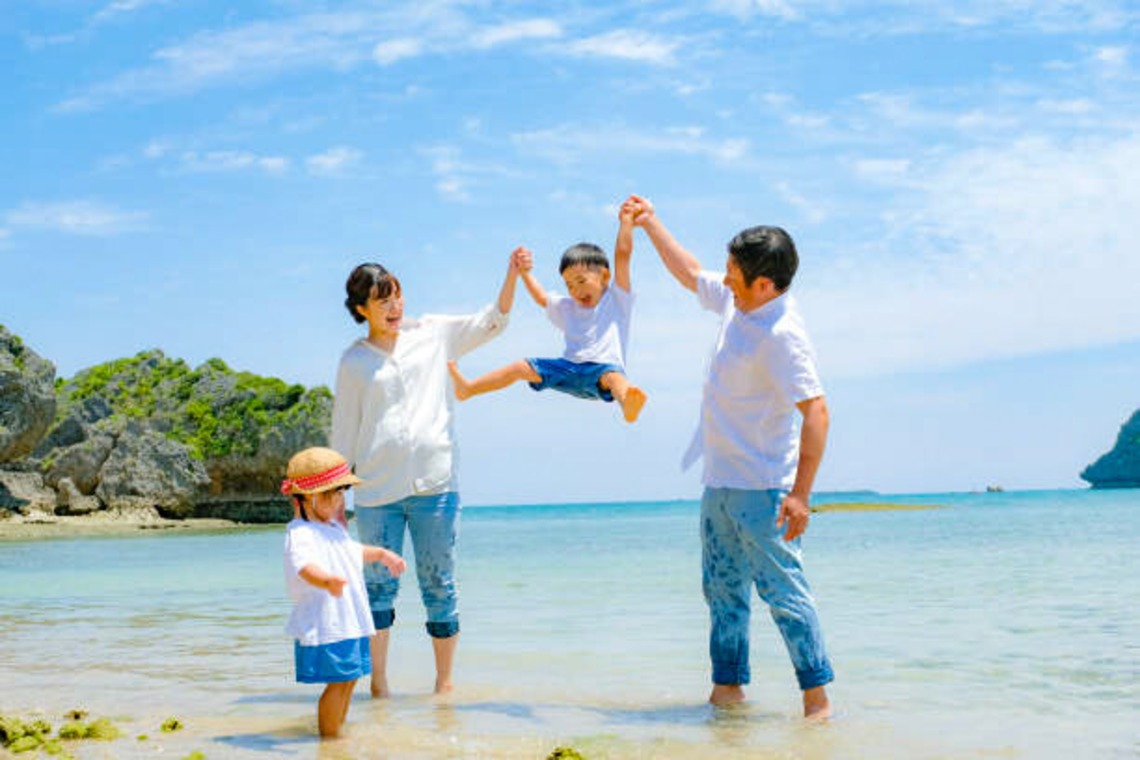 CREATIVE HOUSEが出張撮影した家族写真(キッズ,ベビーフォト)などが写った「ファミリーフォト出張撮影」の家族写真