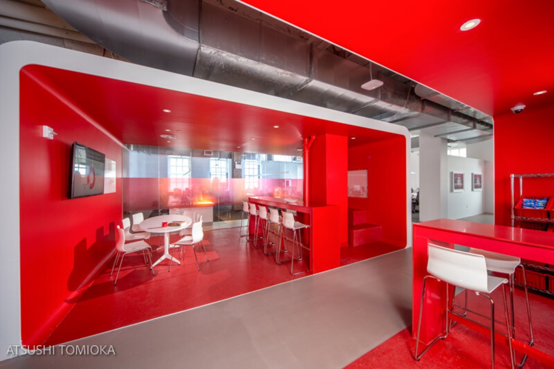 富岡敦が撮影した「ニューヨーク　ラジオ局　撮影」の写真