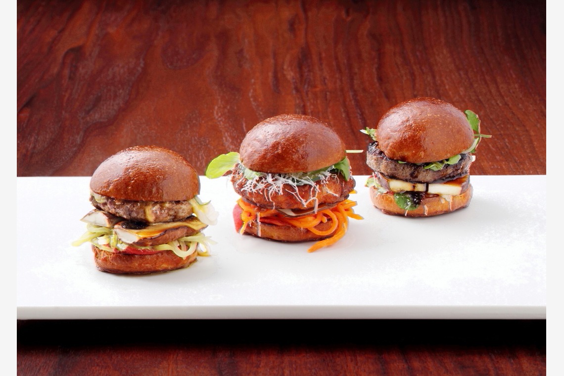 森安　照が撮影した「オムライス・ナポリタン・ドライカレー・コーヒー・ラテ・ドック・ハンバーガー・ピザ」の写真