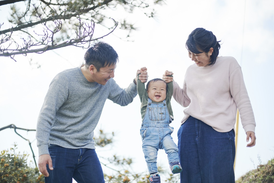 NISHIMURA AKINOBUが出張撮影した家族写真(キッズ,ベビーフォト)などが写った「ご家族ポートレート　お子様１歳バースデー記念　＠千葉」の家族写真