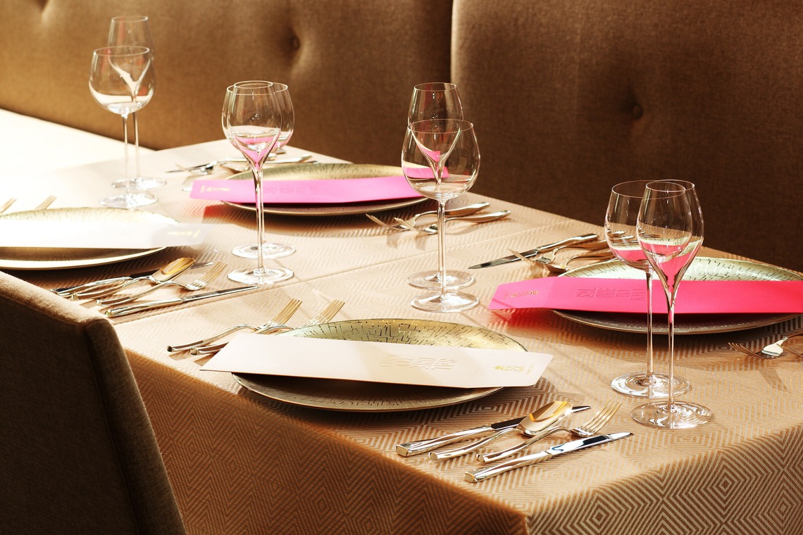 森安　照が撮影した「ホテル・レストラン（料理・ワイン・シャンパン・シェフ・ホールスタッフ・内観・イメージカット）」の写真