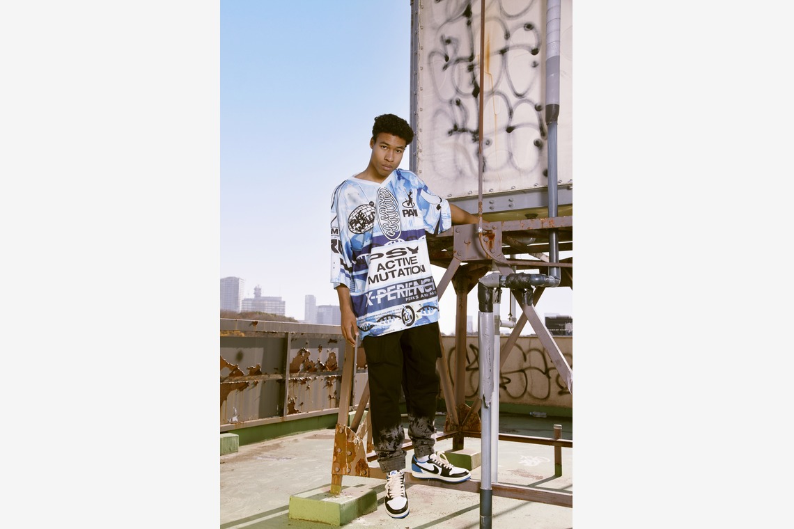 エレーナが撮影した写真のアルバム「HYPEDROP x P.A.M.」