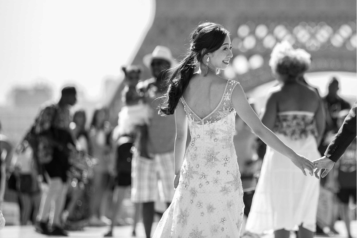 Petite Nao Photographyが撮影した「パリ、フォトウェディング（エッフェル塔＆ビルアケム橋）」の写真