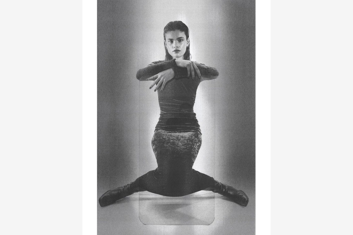 エティエンヌが撮影した写真のアルバム「ROOS (Women MGMT PARIS)」