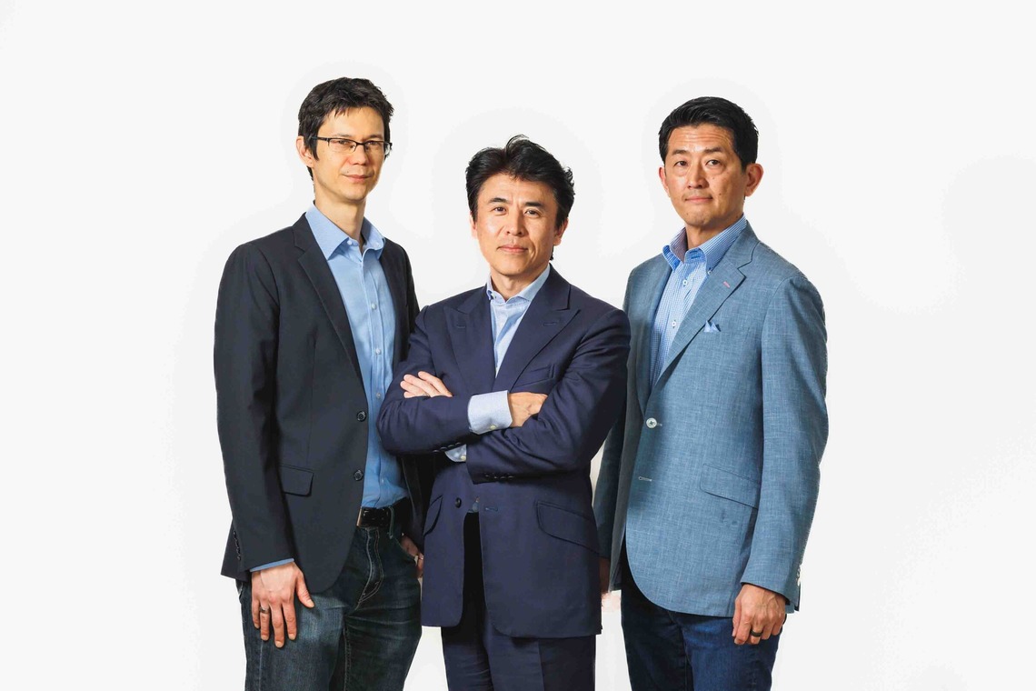 松井シンジが撮影した写真のアルバム「グループ・チーム・タスクフォース」