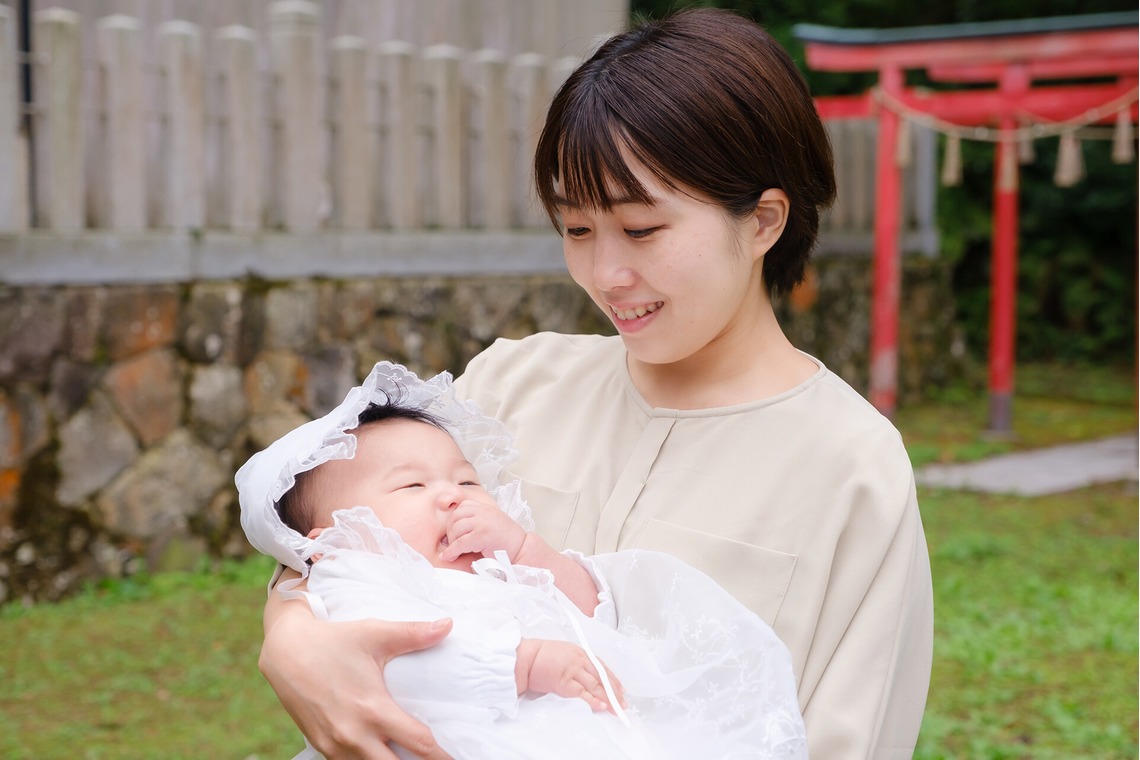 高夏写真店が出張撮影した家族写真(キッズ,ベビーフォト)などが写った「お宮参りの撮影」の家族写真