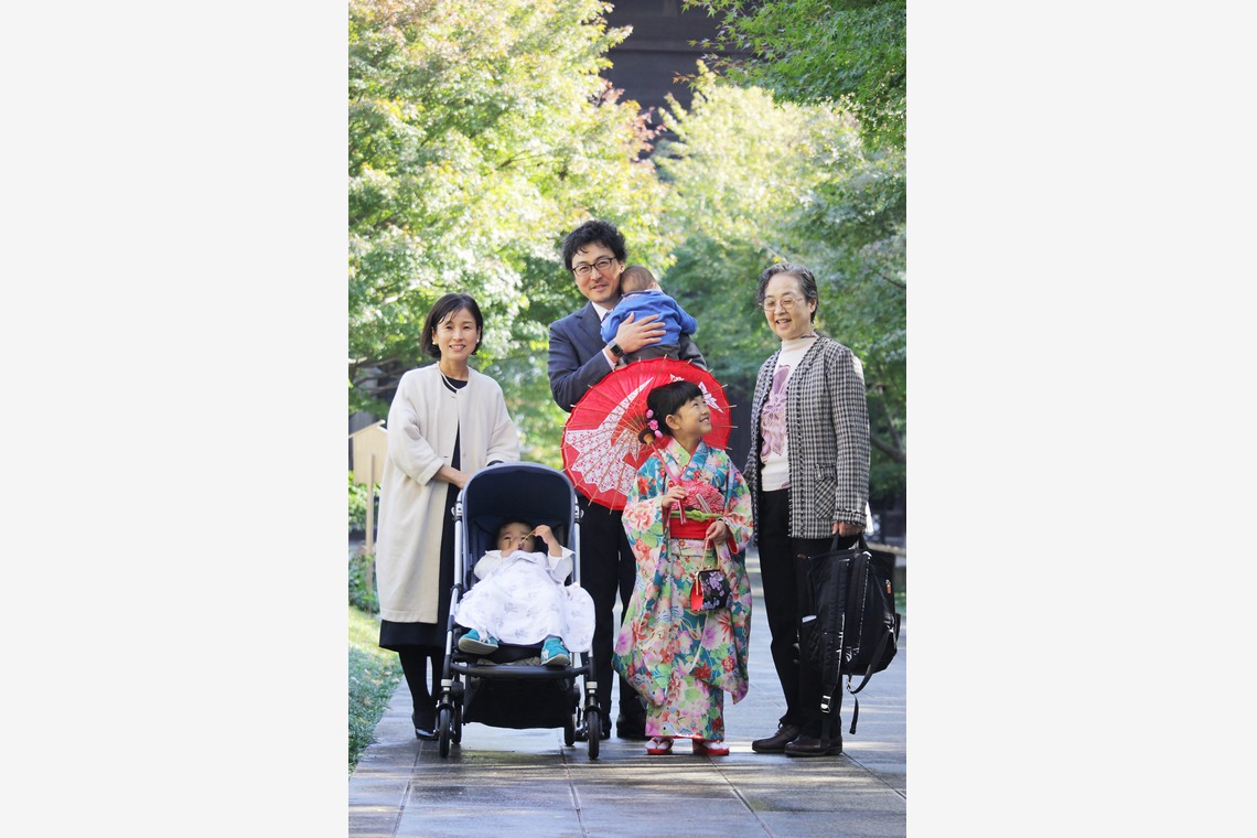 渡邉博海が出張撮影した家族写真(キッズ,ベビーフォト)などが写った「七五三お祝い　出張撮影」の家族写真