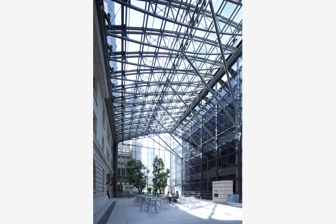 岩瀬泰治が撮影した写真のアルバム「オフィスビル外観」