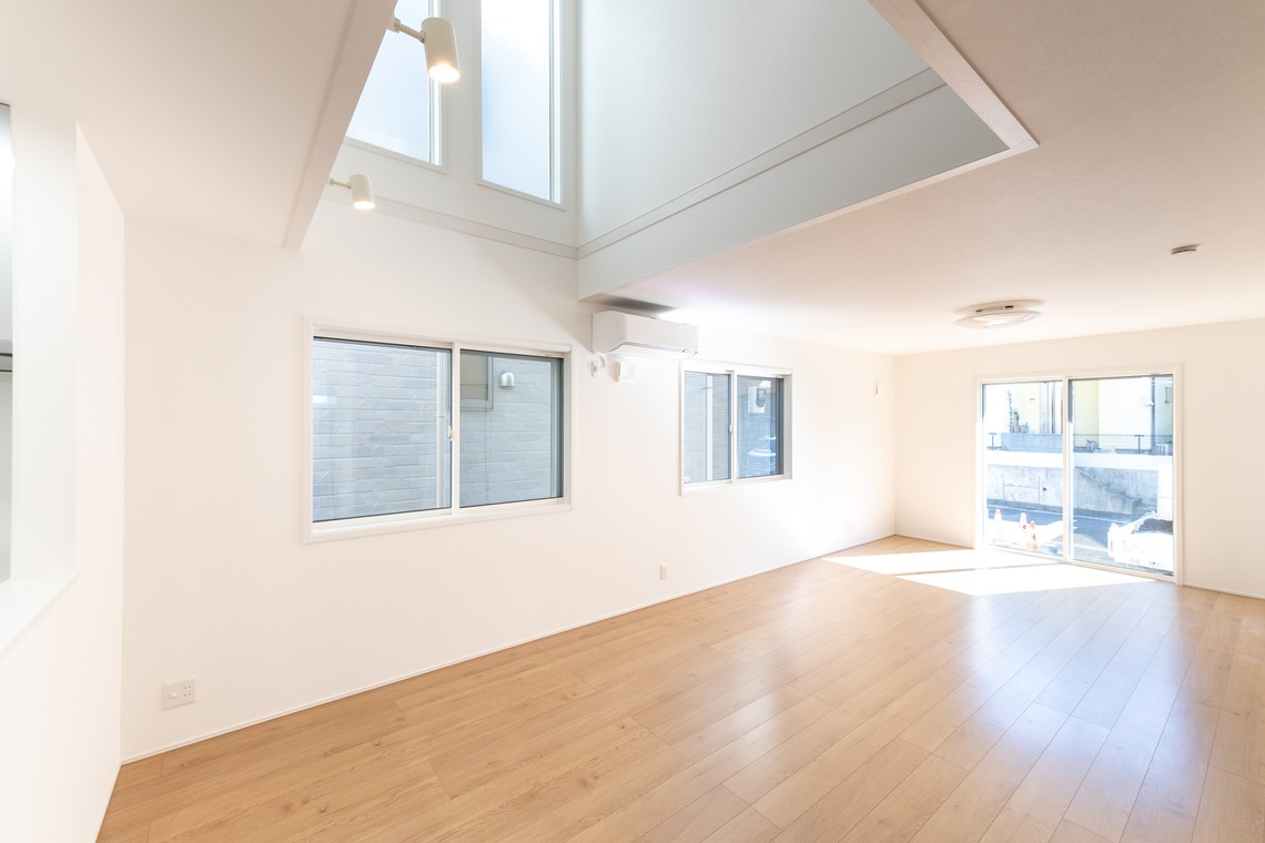 小倉里奈が撮影した写真のアルバム「建築/竣工」