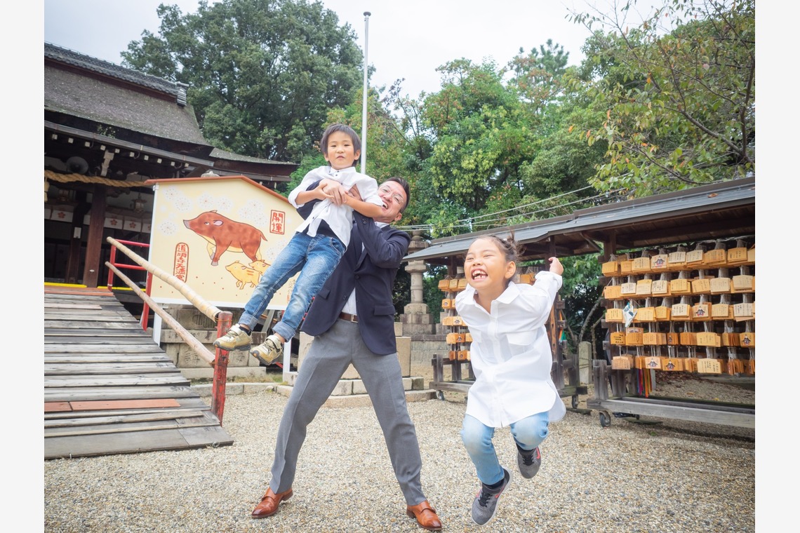 岩本隆之が出張撮影した家族写真(キッズ,ベビーフォト)などが写った「お誕生日ご家族撮影」の家族写真