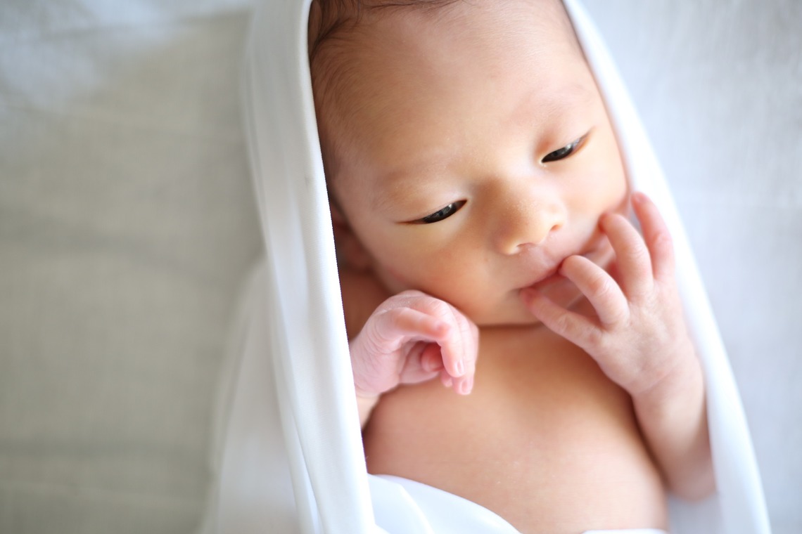 出張撮影HUG TIMEが撮影した「ニューボーンフォト＠ご自宅」の写真