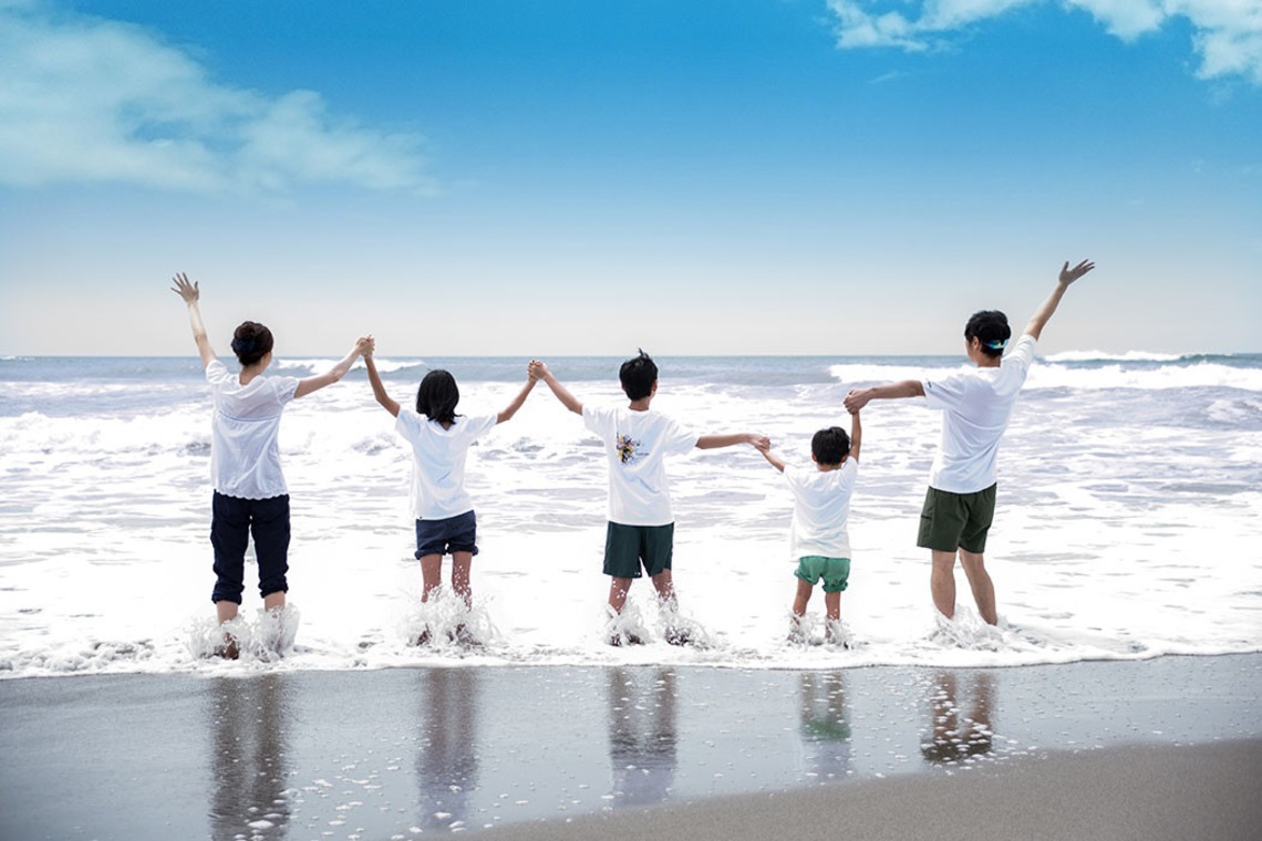 AXiS Photo Service 伊神 菜穂子が撮影した家族写真の出張撮影のアルバム「＜家族の記録写真＞公園・海辺・寺社・自宅などお好きな場所で」