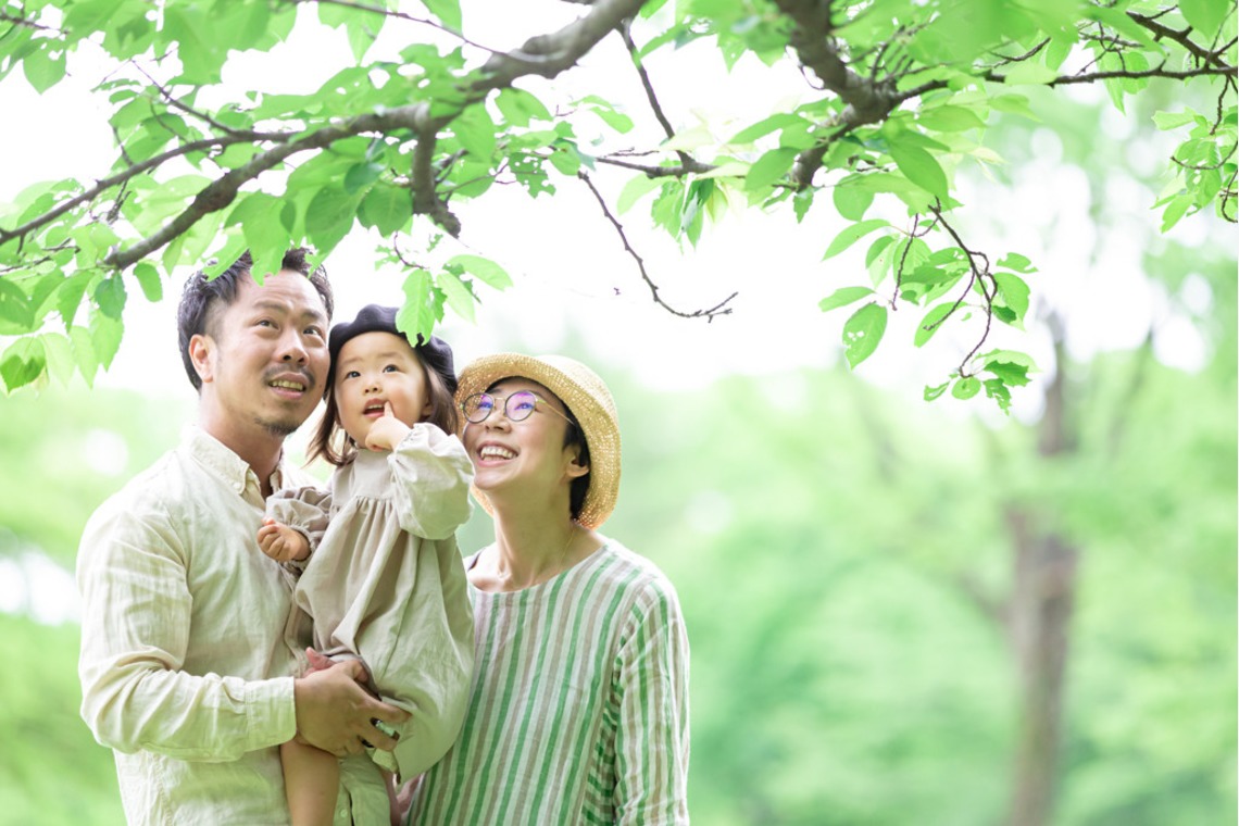 Chihiro Photographyが出張撮影した家族写真(キッズ,ベビーフォト)などが写った「2歳バースデーフォト 【名城公園】」の家族写真