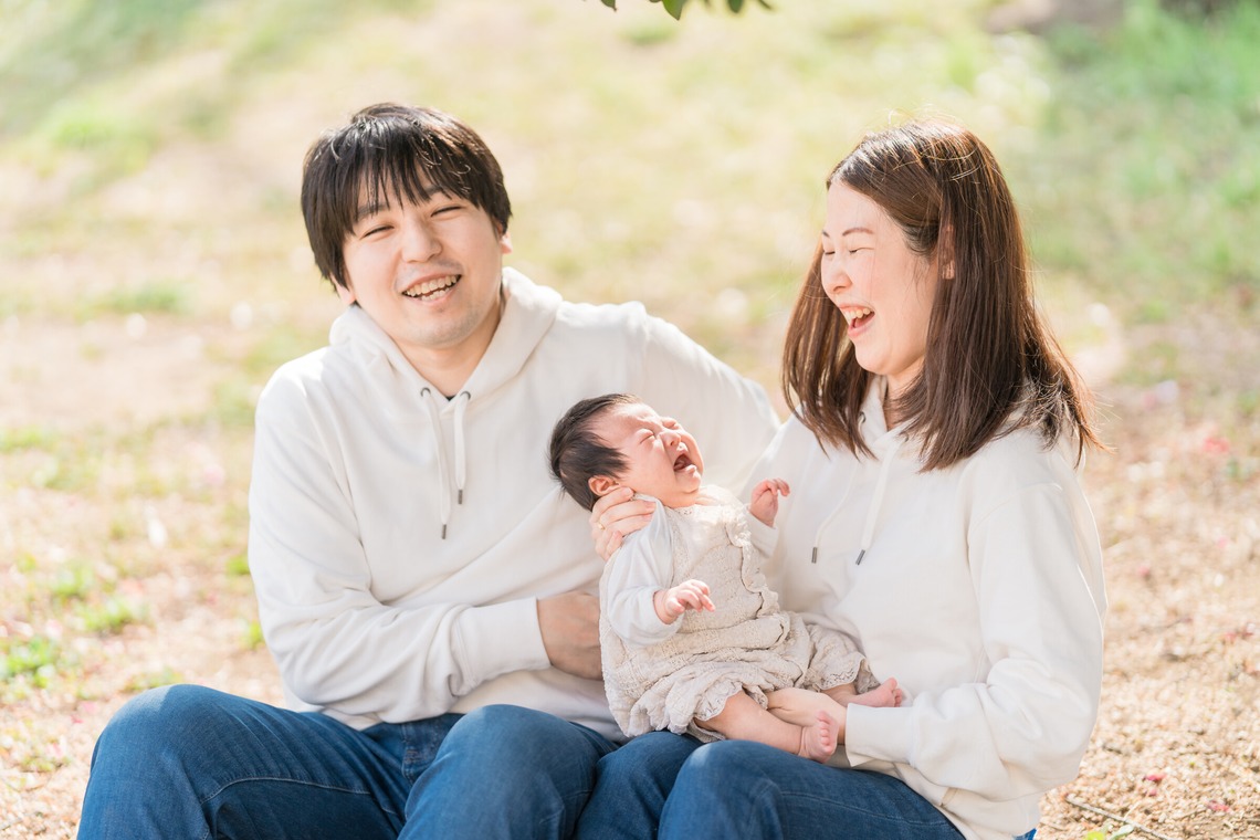 池田廉が出張撮影した家族写真(キッズ,ベビーフォト)などが写った「公園にて」の家族写真