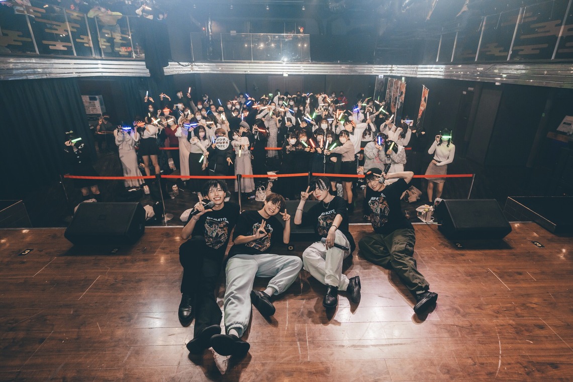 富安優斗が撮影した写真のアルバム「アイドル」