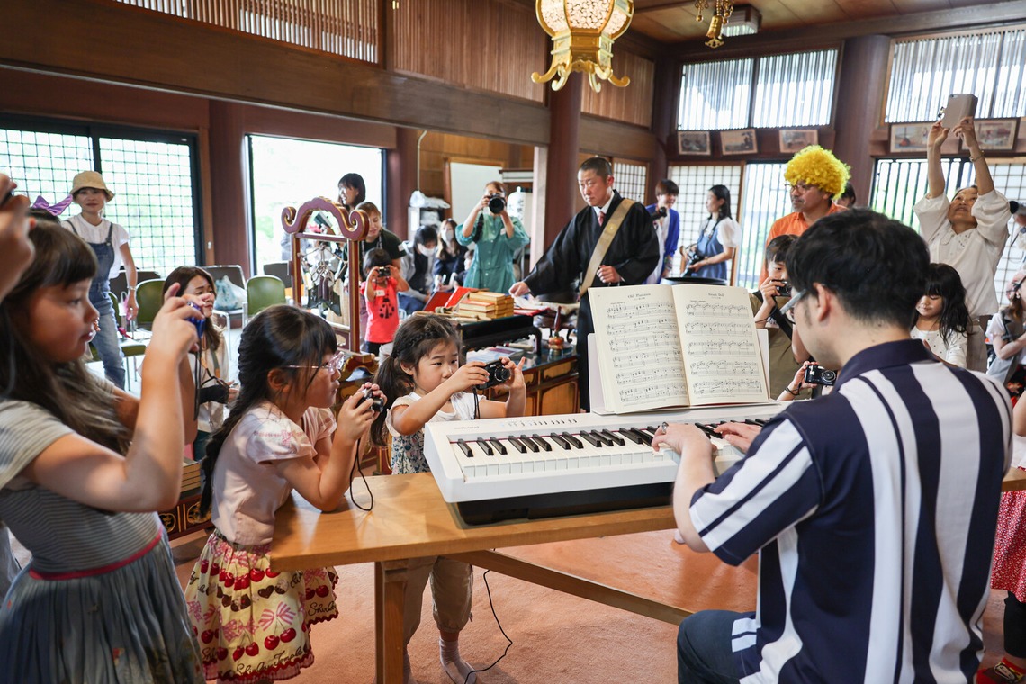 ちずカメラが撮影した「写真家　橘田龍馬さんの子供写真教室の様子」の写真