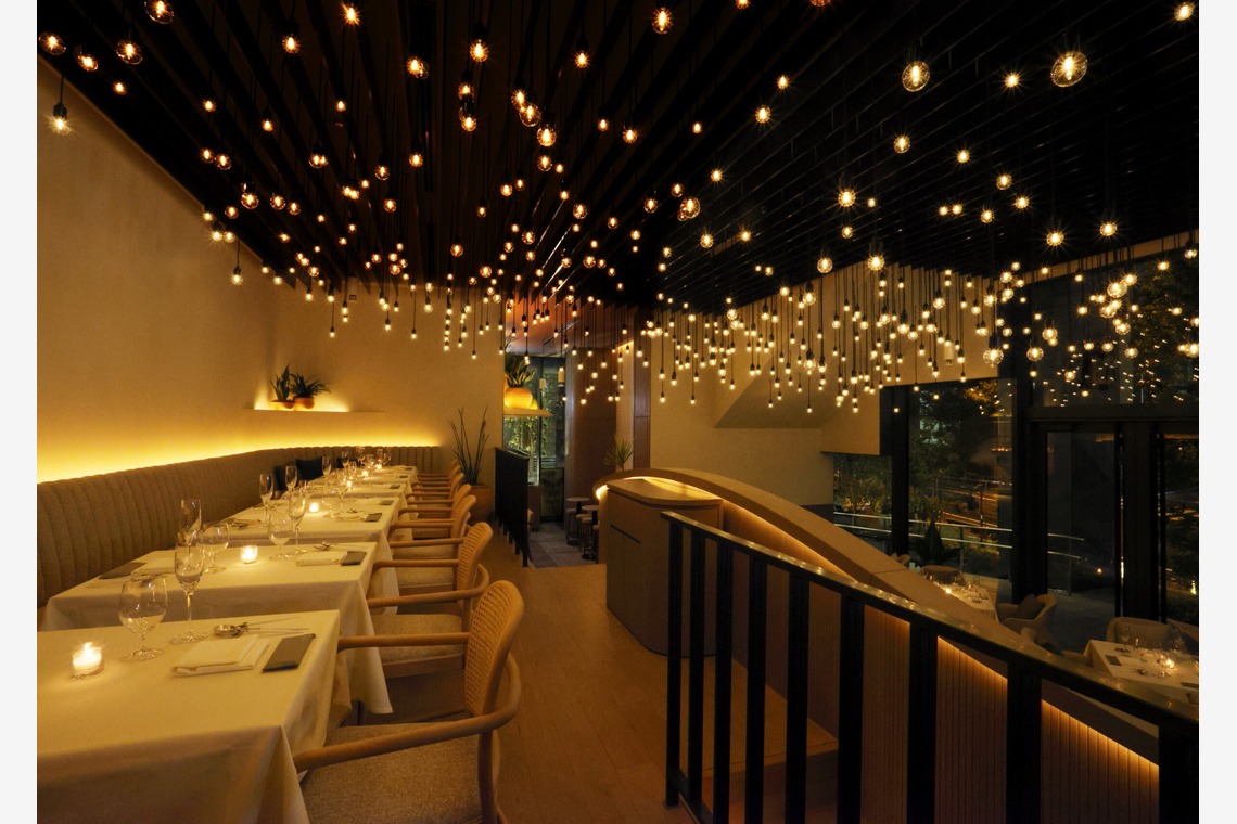 森安　照が撮影した「ホテル・レストラン（料理・ワイン・シャンパン・シェフ・ホールスタッフ・内観・イメージカット）」の写真