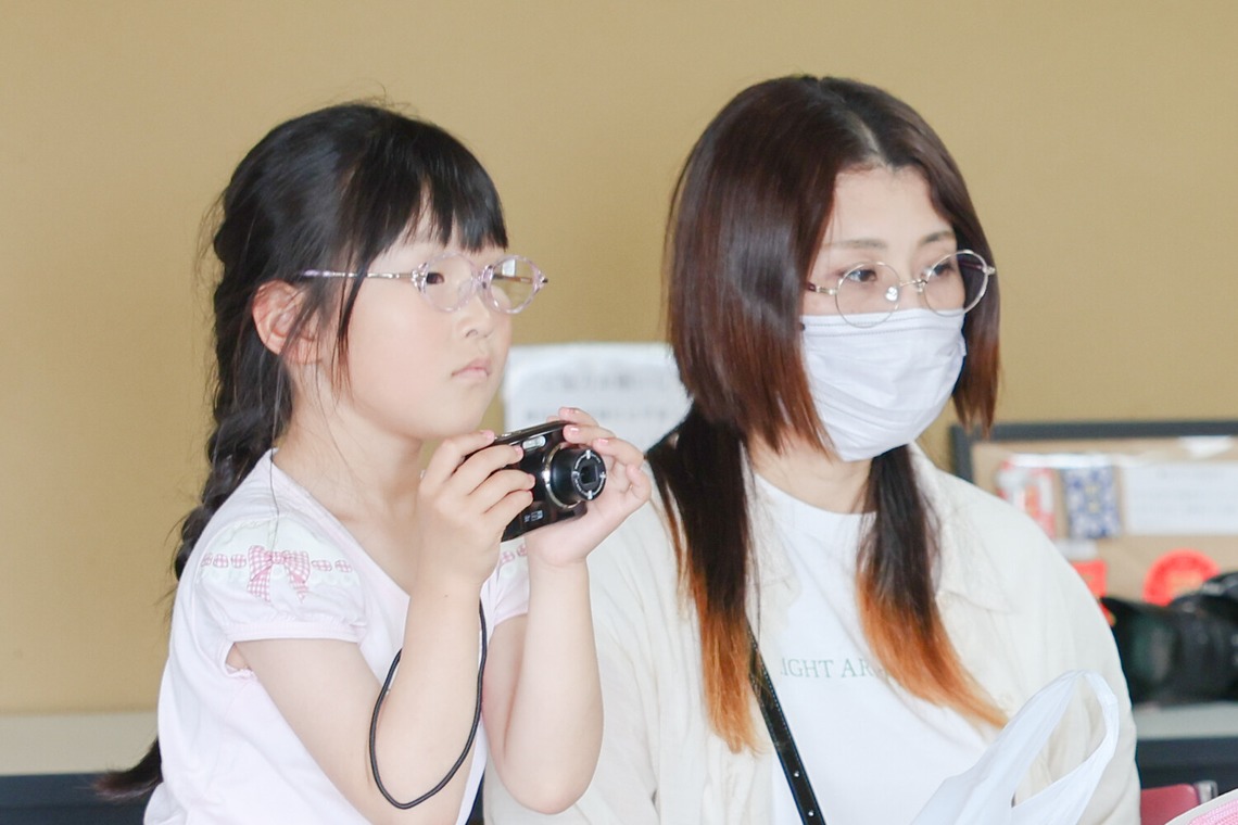 ちずカメラが撮影した「写真家　橘田龍馬さんの子供写真教室の様子」の写真