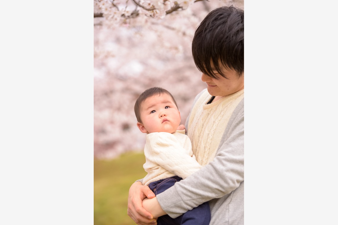 Lightgraphyが撮影した「桜の下の親子フォト」の写真