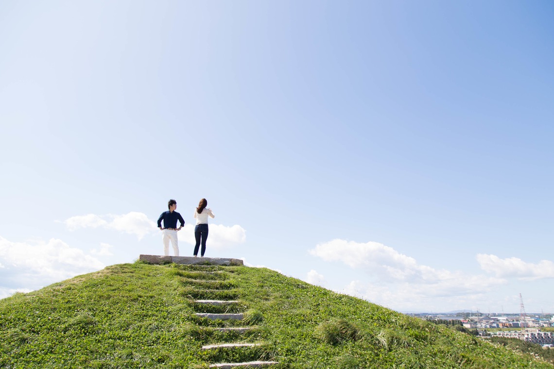 Happy with Photosが出張撮影した家族写真(キッズ,ベビーフォト)などが写った「アニバーサリーフォト(結婚記念日)＠札幌市・モエレ沼公園」の家族写真