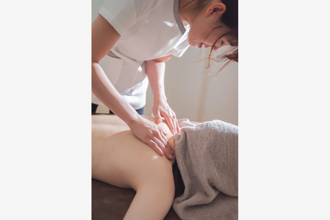 出張撮影 中村まみこが撮影した写真のアルバム「プライベートサロン施術風景＠大垣」