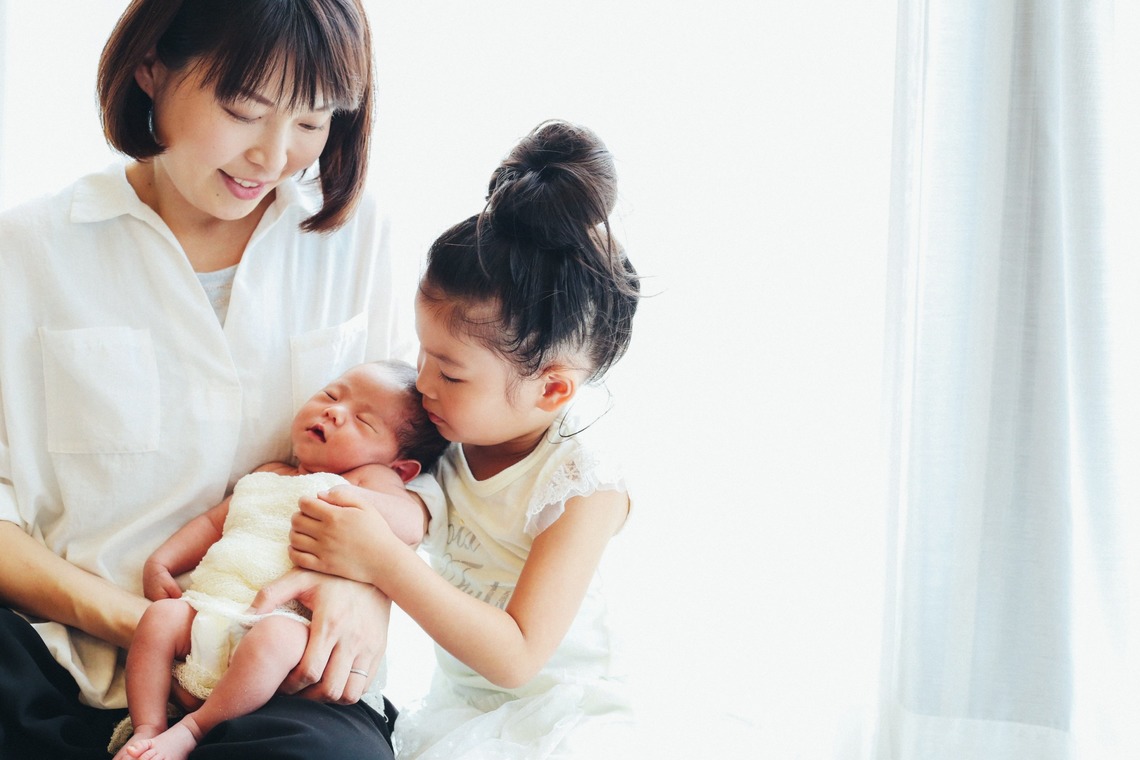 出張撮影HUG TIMEが撮影した「自宅でナチュラルなニューボーンフォト」の写真