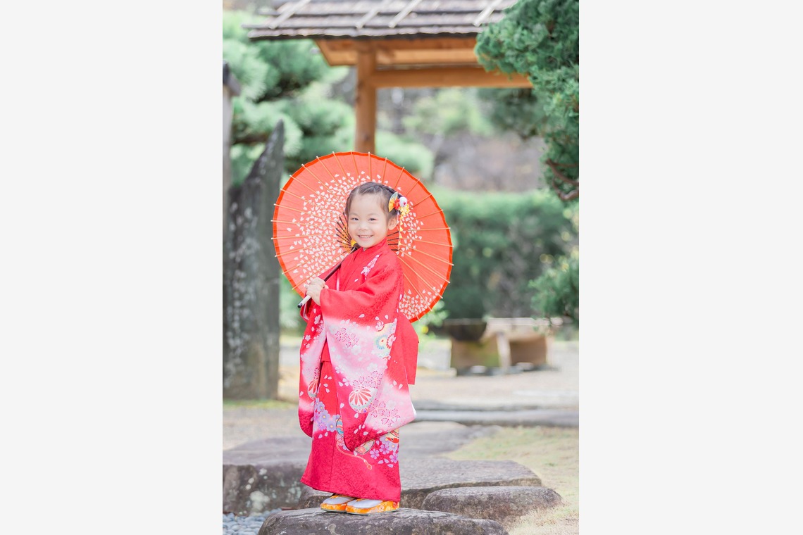 尾崎光が撮影した写真のアルバム「七五三フォト/3P」